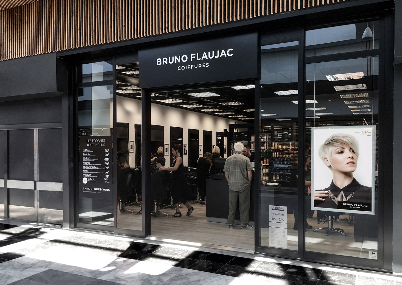 salon-bruno-flaujac-coiffures-vitrine-type